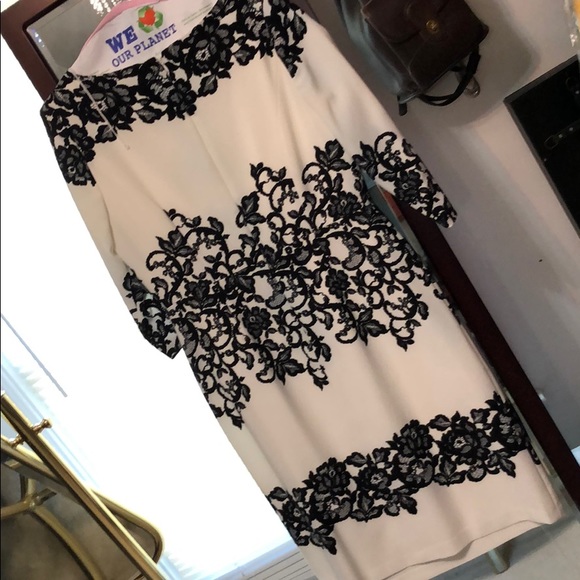 Adrianna Papell Dresses & Skirts - Adrianna Papell cream and black dress.